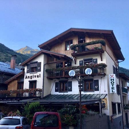 Hotel Restaurant Angival - Chambres Et Appartement Bourg-Saint-Maurice Exterior foto